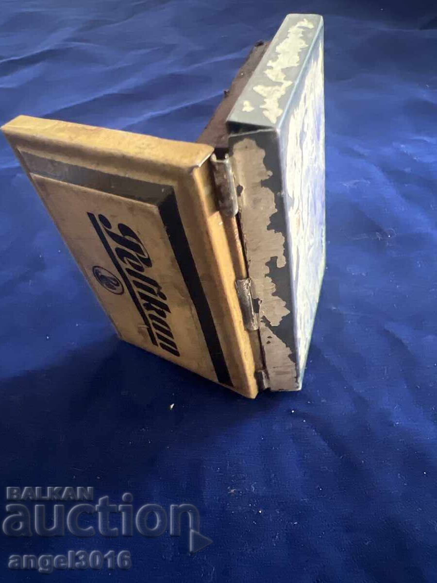 Delivery of Old vintage Pelikan stamp pad in a metal case