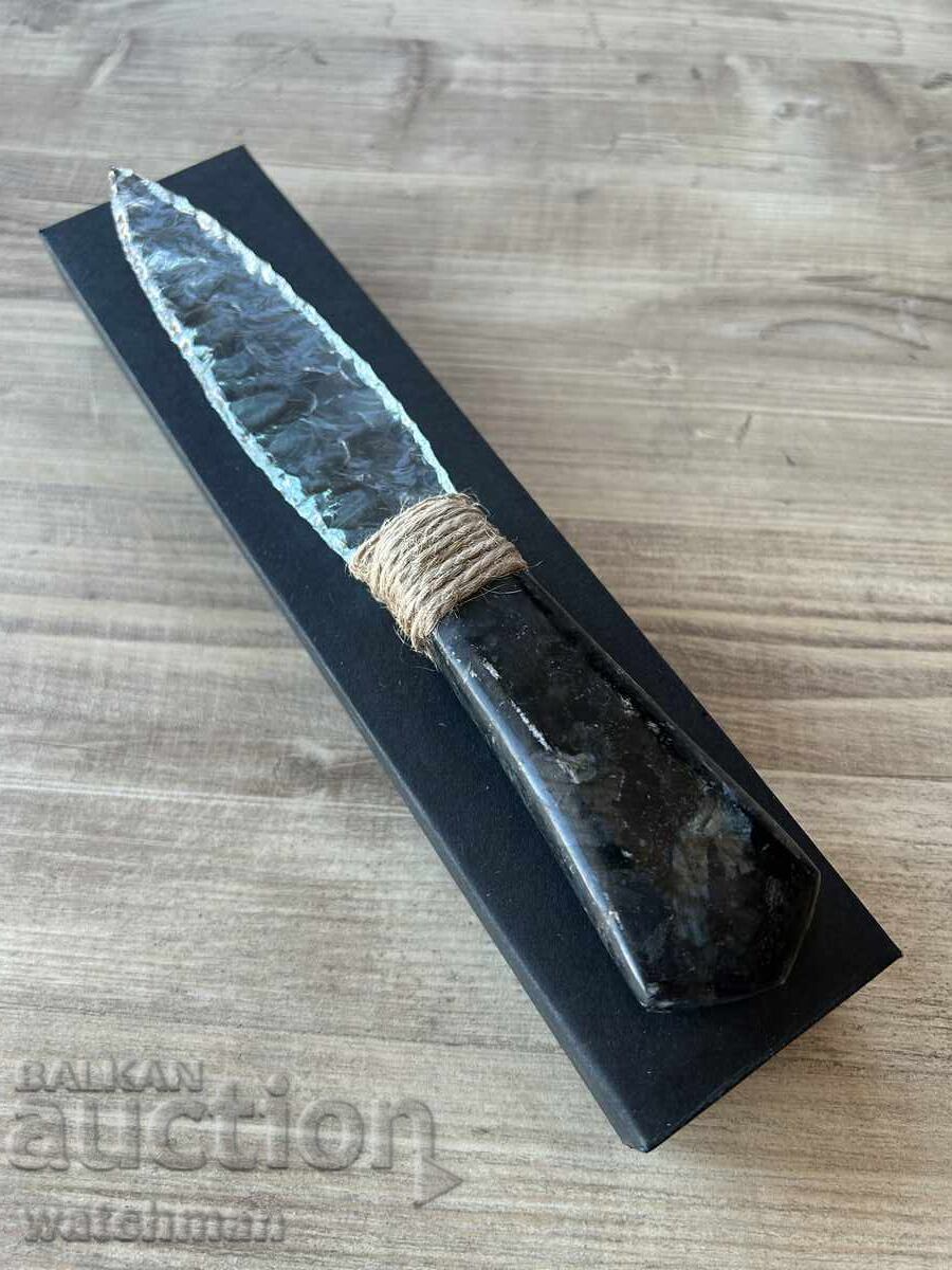 Δημοπρασία Γυάλινο μαχαίρι με λαβή από όνυχα #1 Δημοπρασία Γυάλινο μαχαίρι με λαβή από όνυχα #1