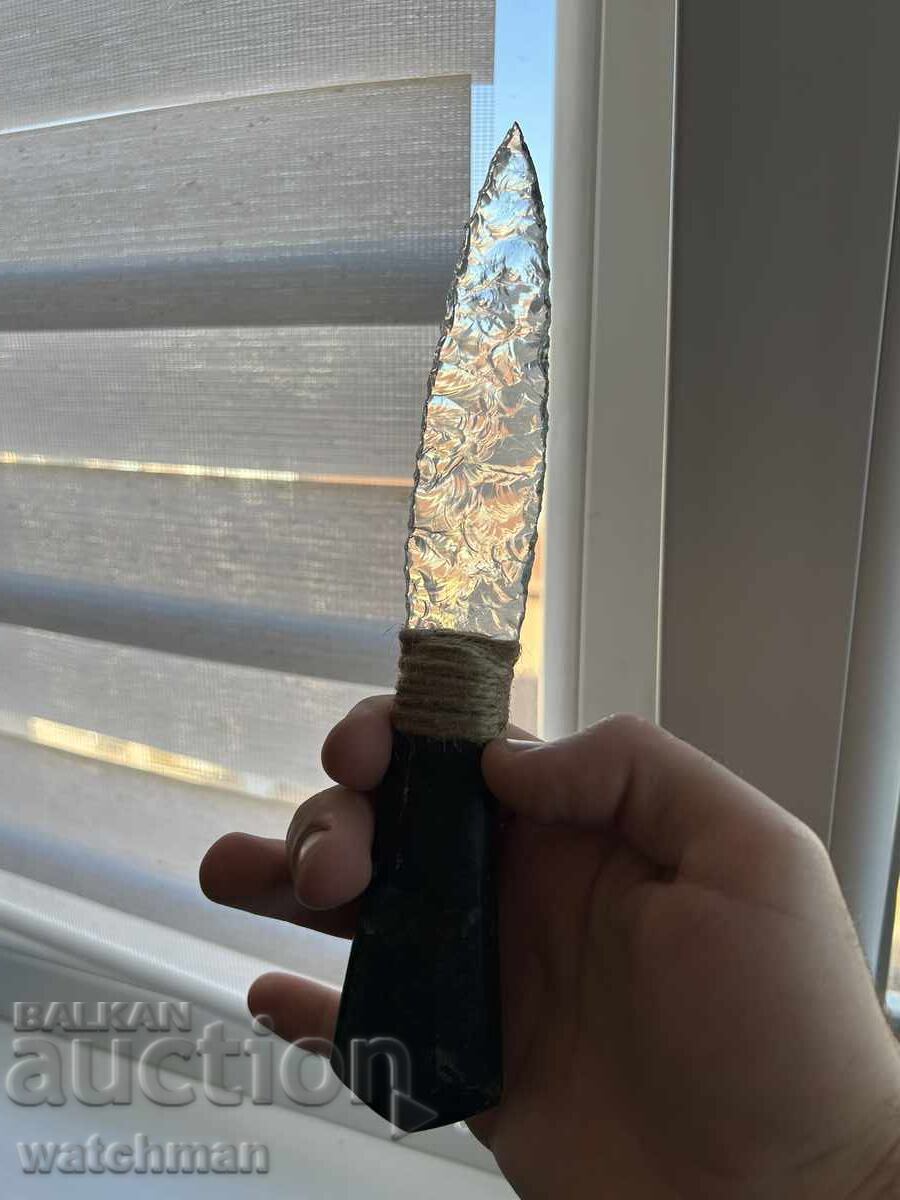 Παράδοση Γυάλινο μαχαίρι με λαβή από όνυχα #1 Παράδοση Γυάλινο μαχαίρι με λαβή από όνυχα #1