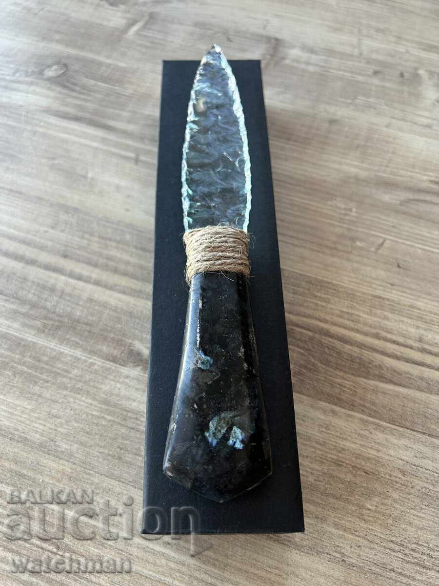 Γυάλινο μαχαίρι με λαβή από όνυχα #1 Γυάλινο μαχαίρι με λαβή από όνυχα #1