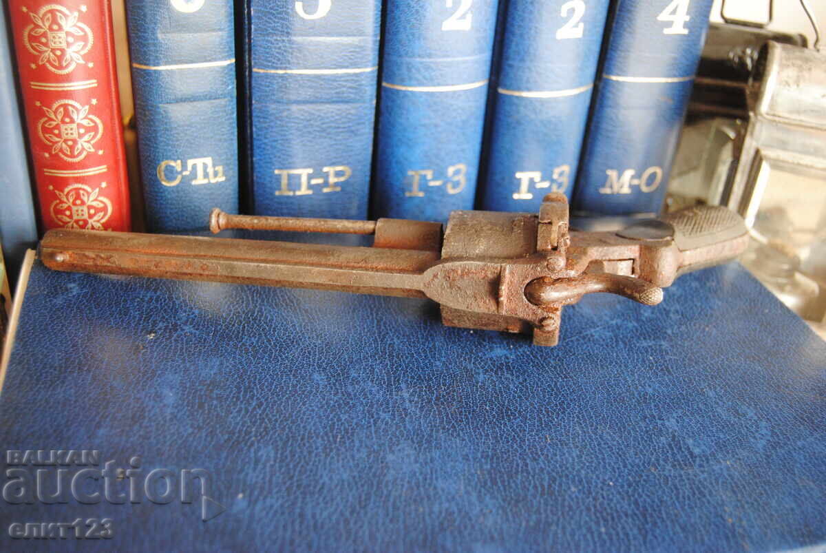 Livrarea Un revolver vechi Livrarea Un revolver vechi