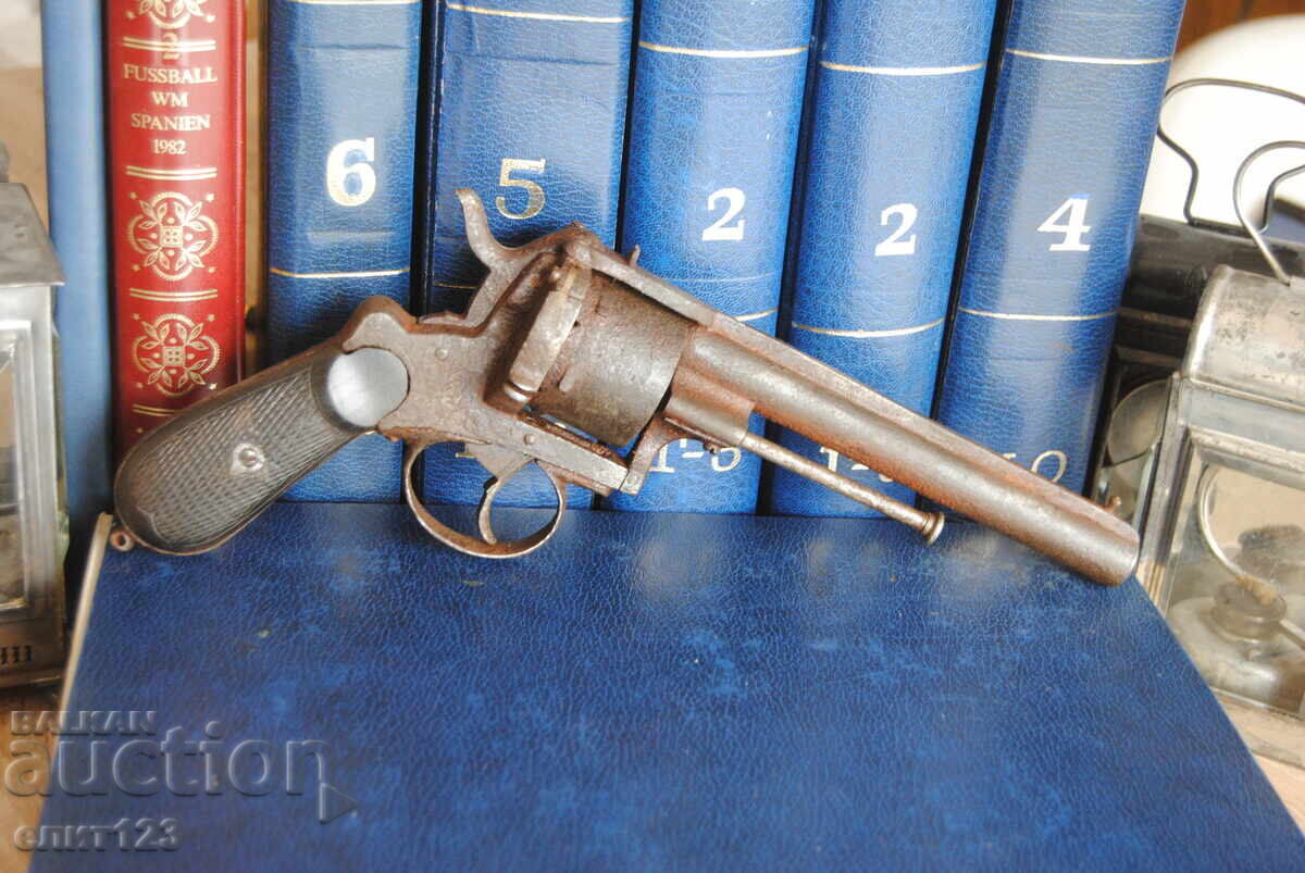 Un revolver vechi Un revolver vechi