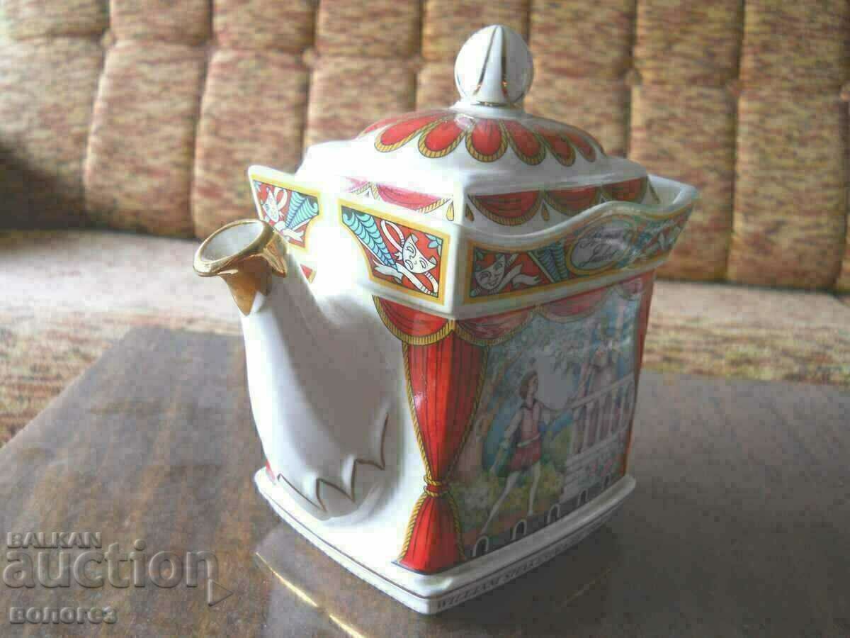 Auction  Porcelain teapot "Romeo and Juliet" - England