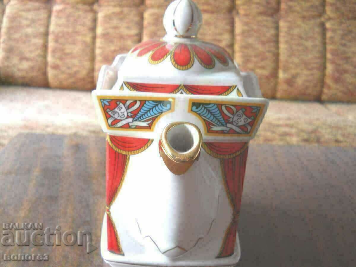 Delivery of Porcelain teapot "Romeo and Juliet" - England