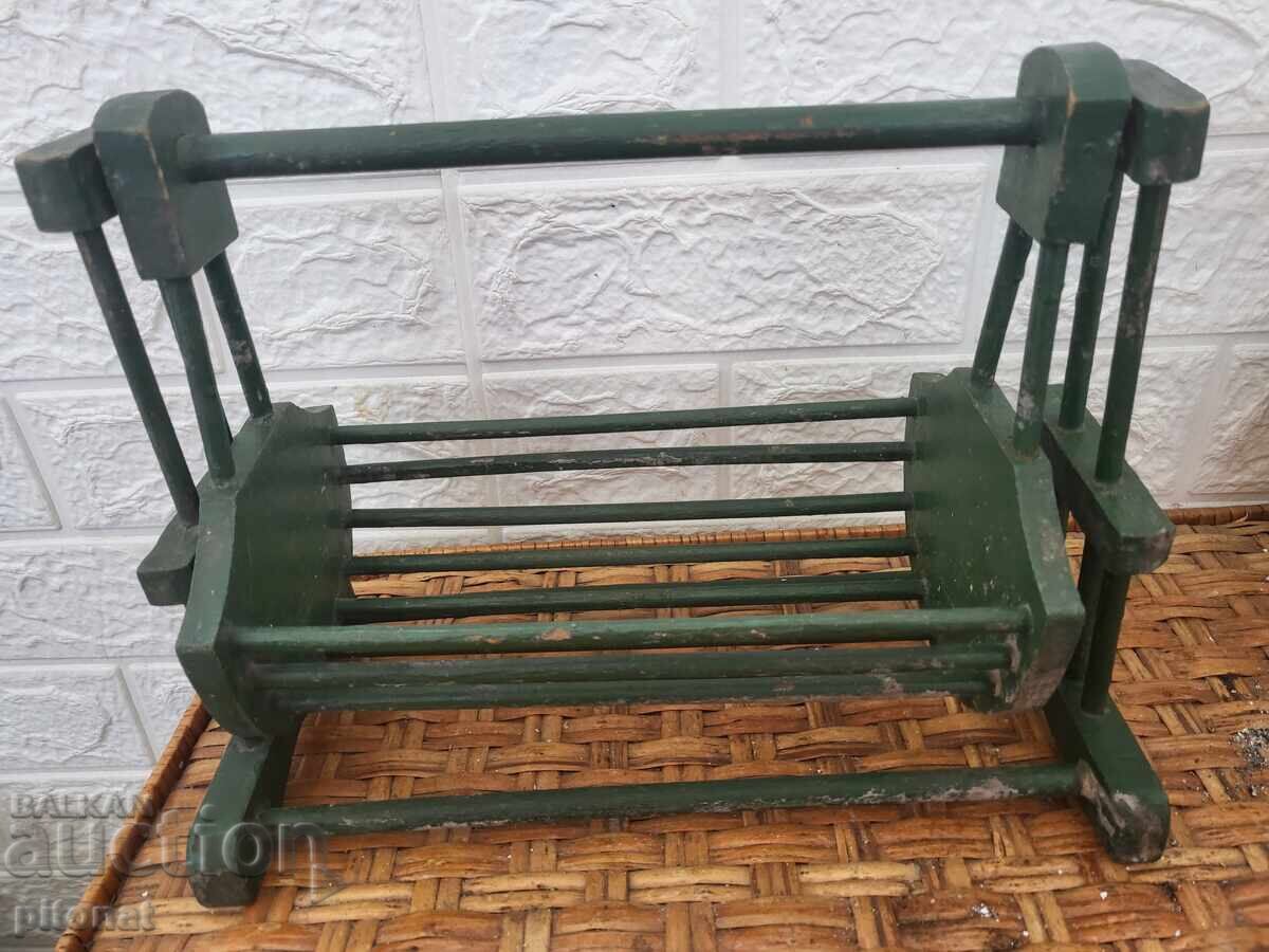 Δημοπρασία Αντίκα ξύλινη κούνια για κούκλες Βασίλειο Βουλγαρίας Δημοπρασία Αντίκα ξύλινη κούνια για κούκλες Βασίλειο Βουλγαρίας