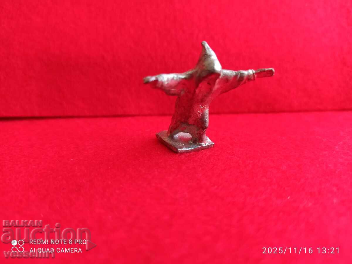 Old lead soldier from the 50s unpainted Kinder detailed Old lead soldier from the 50s unpainted Kinder detailed