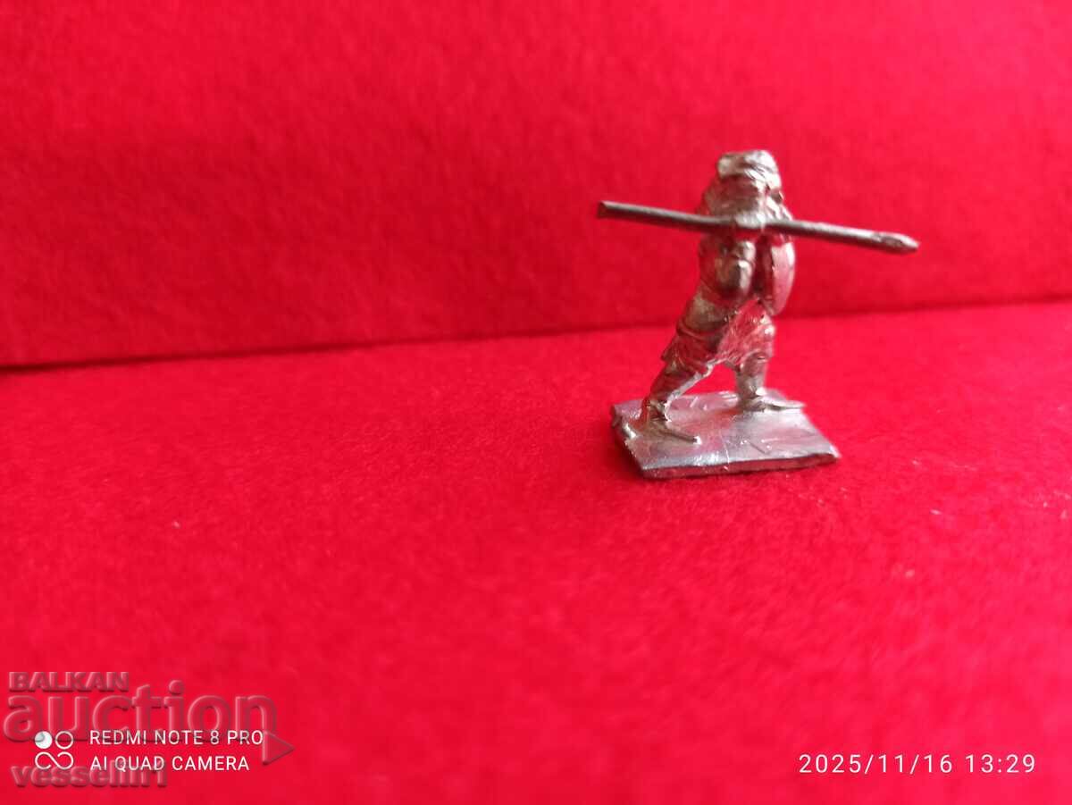 Licitație Soldat de plumb vechi din anii '50, necolorat, detaliat Kinder