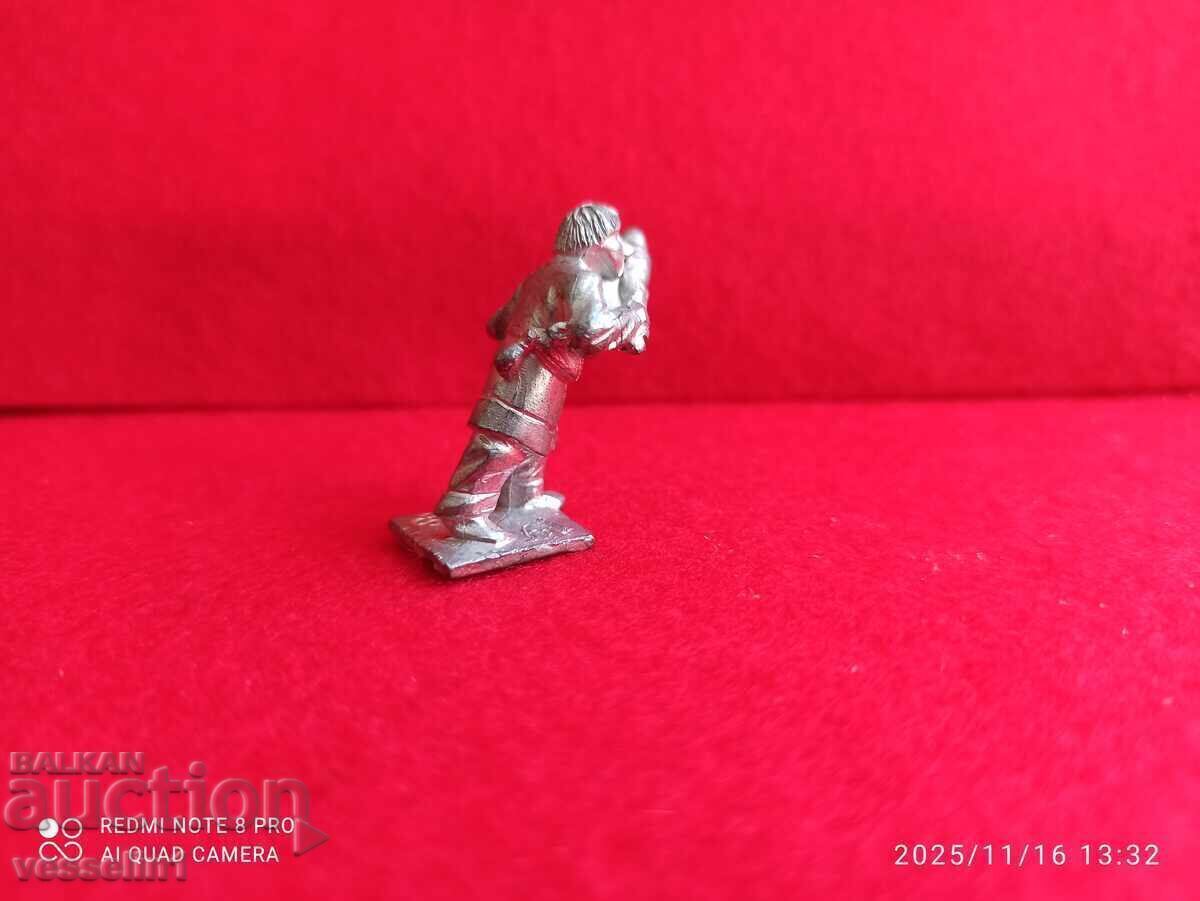 Soldat de plumb vechi din anii '50, necolorat, detaliat Kinder cu preț € 5.00 | 9.78 BGN