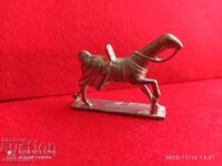 Стар оловен войник от 50те години небоядисан киндер детайлни