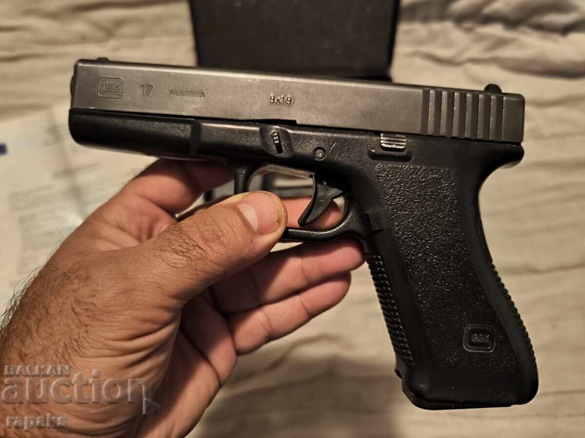 Secured weapon, Deactivated Glock 17 pistol, revolver with price € 952.49 | 1862.91 BGN