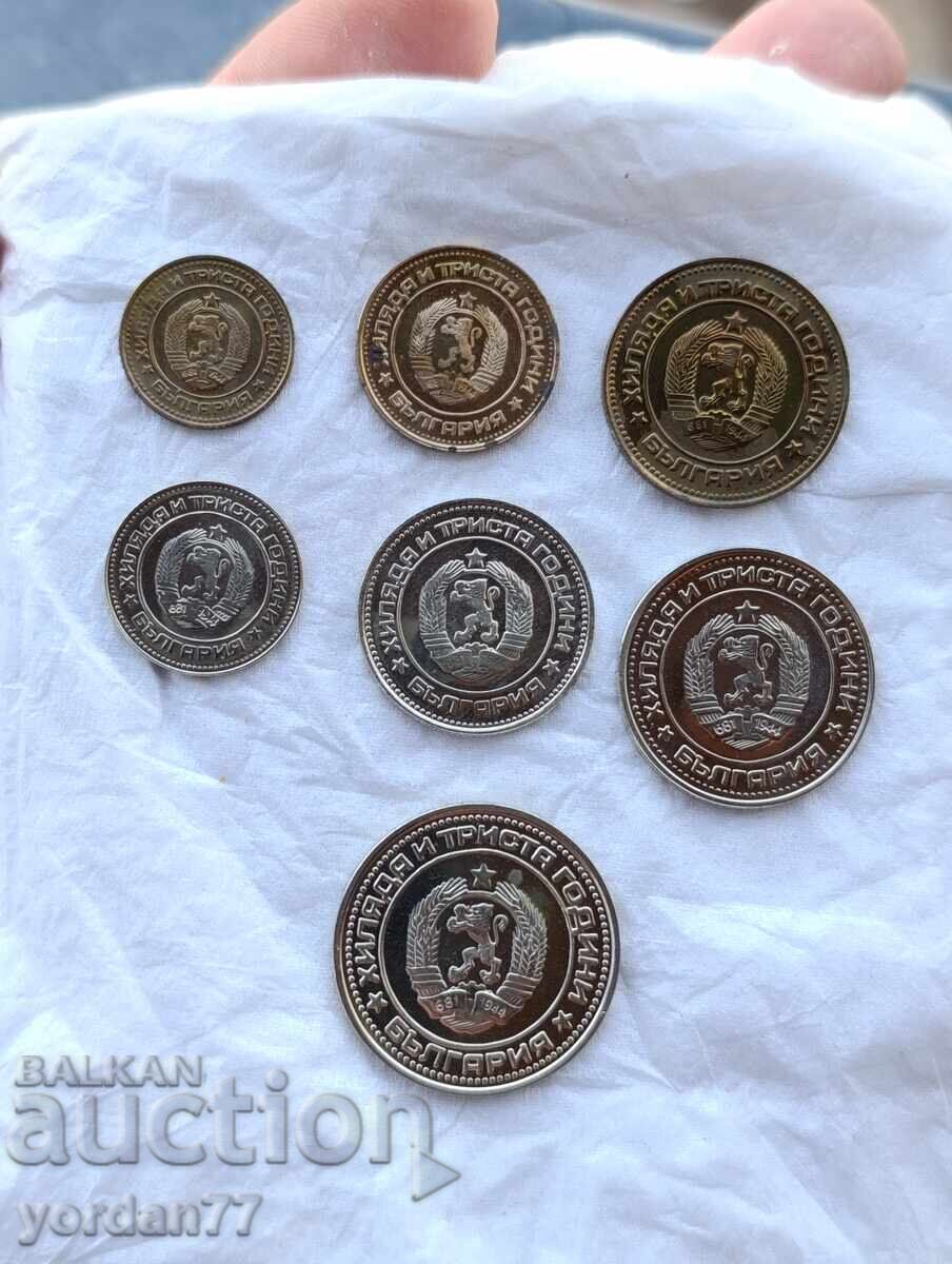 Set 1981. Mat lucios cu preț 0.01 BGN | € 0.01 Set 1981. Mat lucios cu preț 0.01 BGN | € 0.01