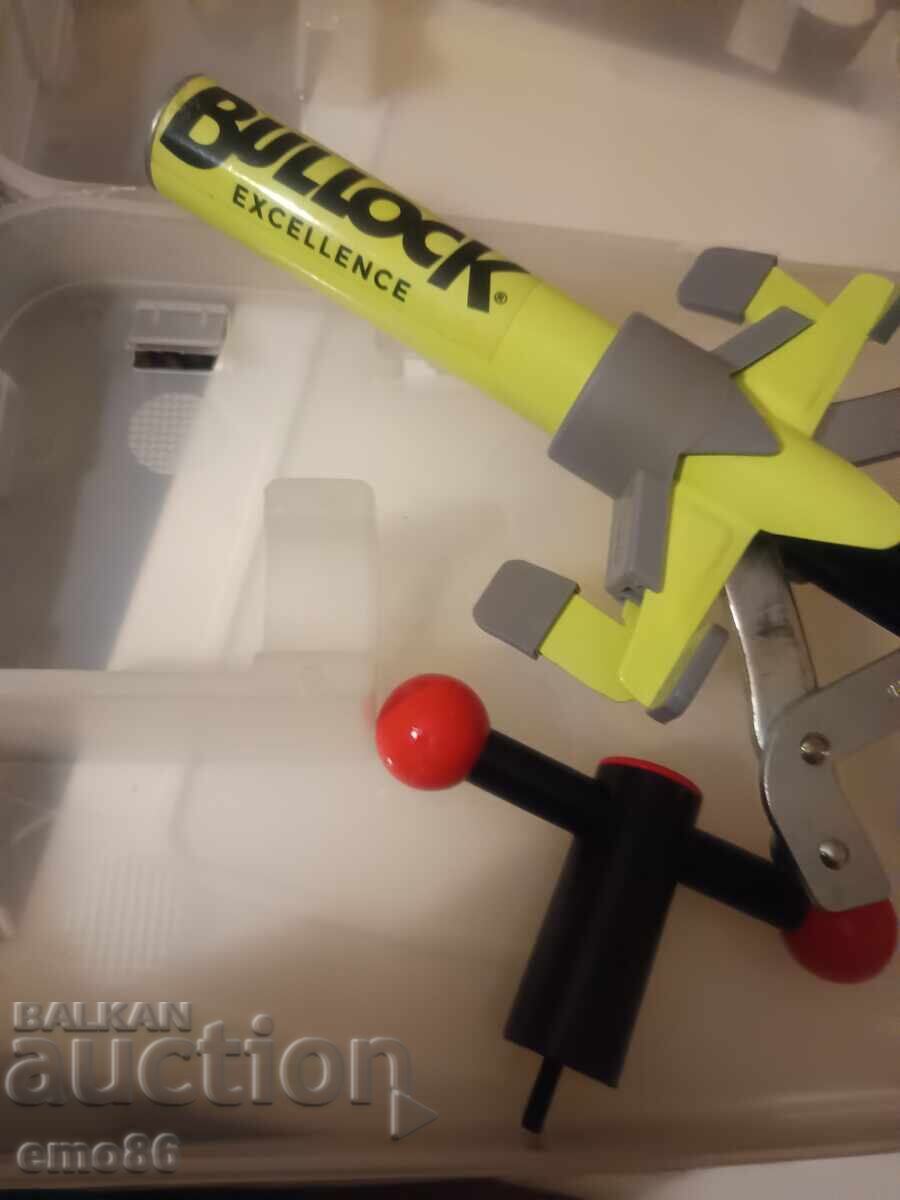 Παράδοση Μπουλλοκ κλειδαριά αυτοκινήτου Β.Ζ.Τ Παράδοση Μπουλλοκ κλειδαριά αυτοκινήτου Β.Ζ.Τ