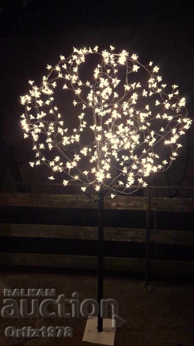 Έκπτωση! Χριστουγεννιάτικο εξωτερικό δέντρο, 400 λαμπάκια, 2μ με τιμή 120.00 BGN | € 61.36