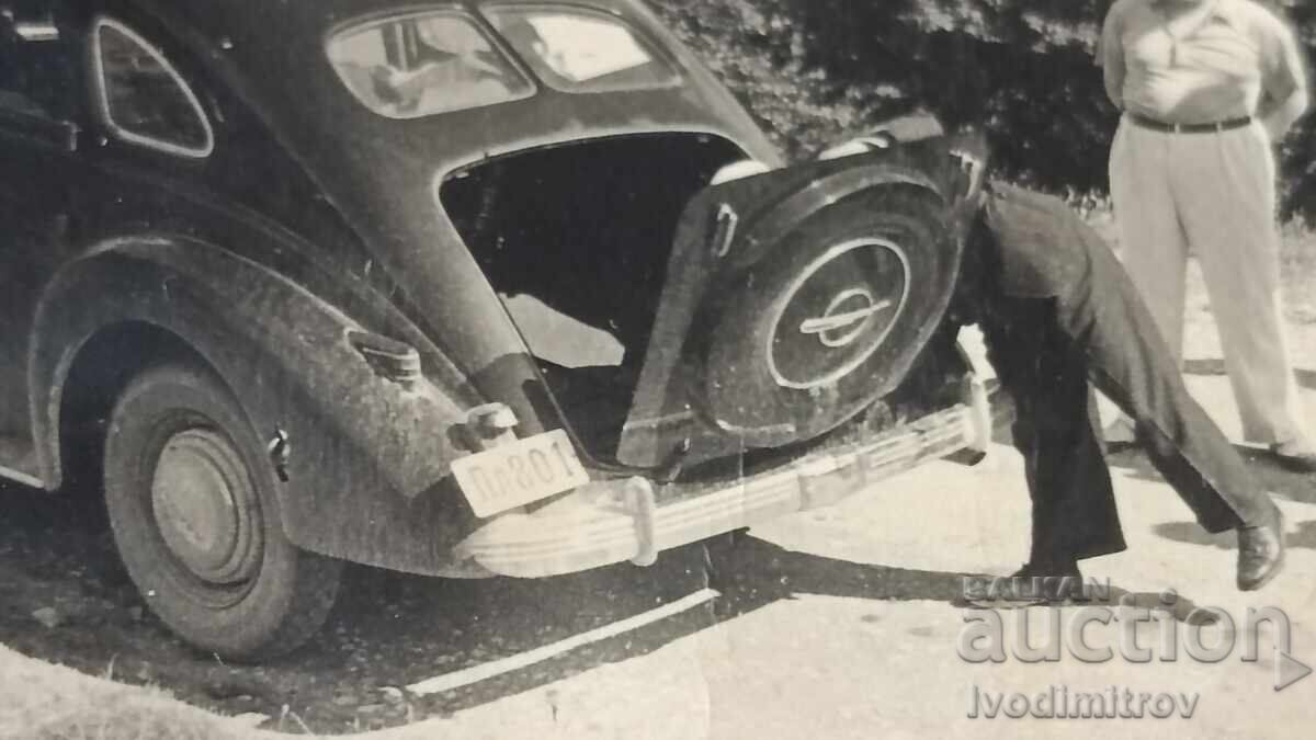 Photo of a man and a woman with a retro car with license plate Pl 801 with price 6.45 BGN | € 3.30