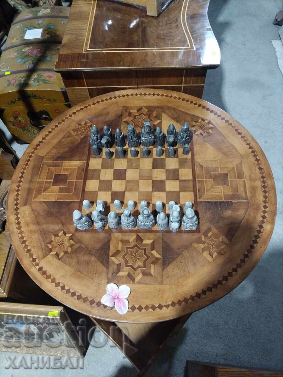 BEAUTIFUL WOODEN CHESS TABLE