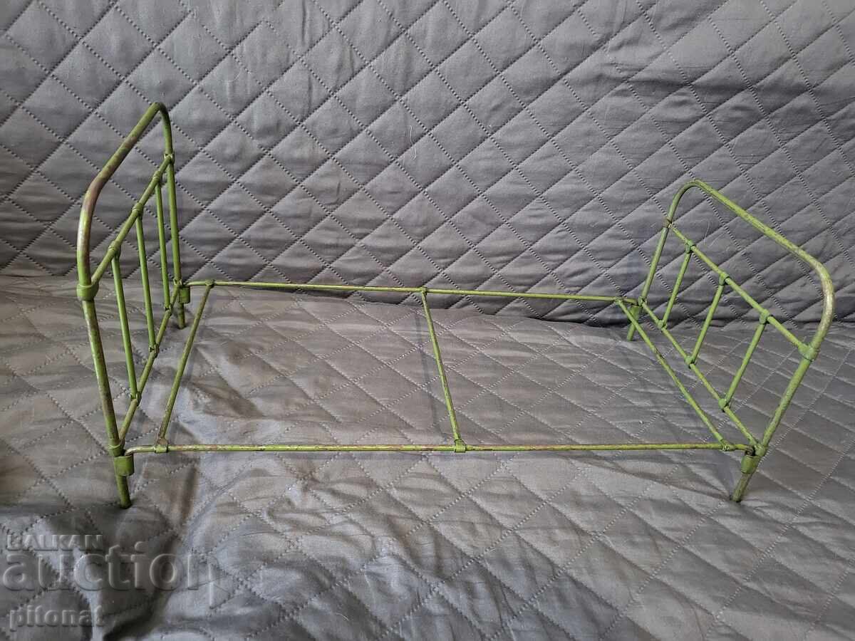 Метално креватче за кукли Царство България с цена 75.00 лв. | € 38.35