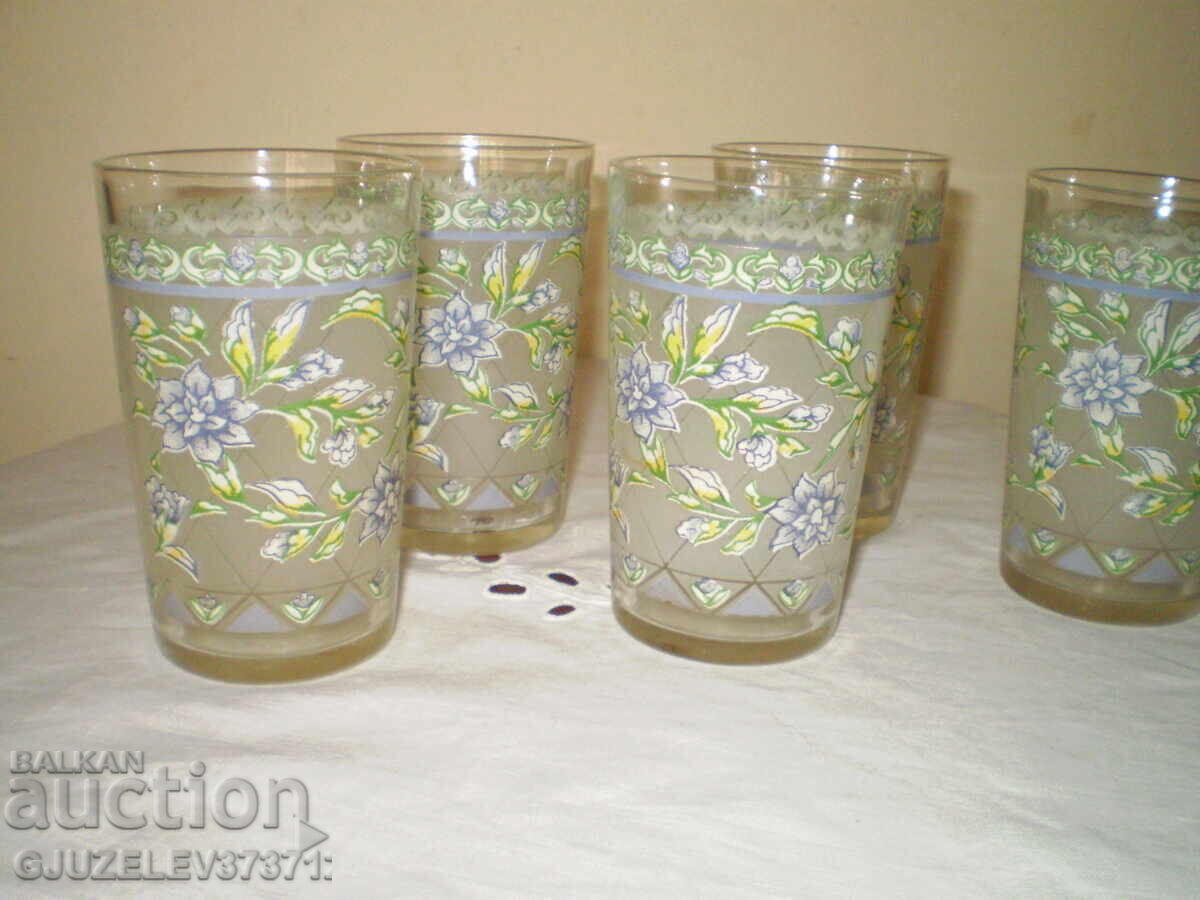 Παράδοση Πέντε παλιά γυάλινα ποτήρια, διάφανο γυαλί, ανάγλυφα μοτίβα