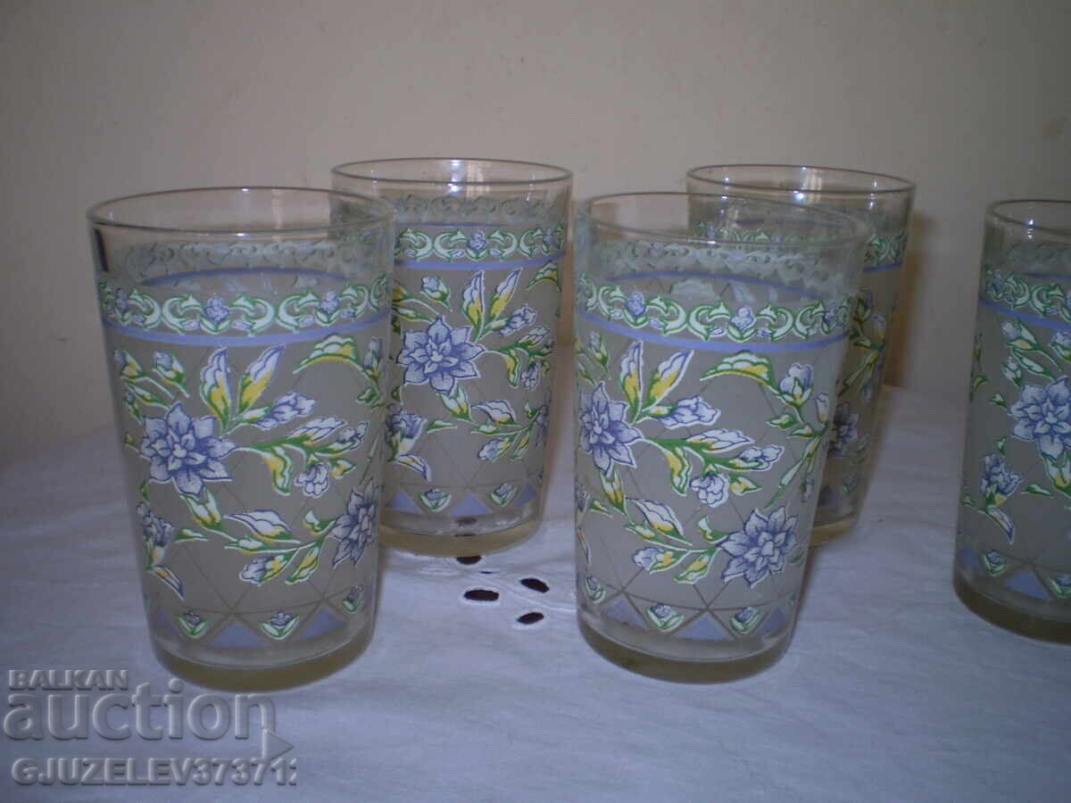 Πέντε παλιά γυάλινα ποτήρια, διάφανο γυαλί, ανάγλυφα μοτίβα
