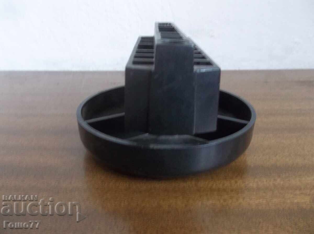 Suport de creioane cu preț € 1.00 | 1.96 BGN Suport de creioane cu preț € 1.00 | 1.96 BGN