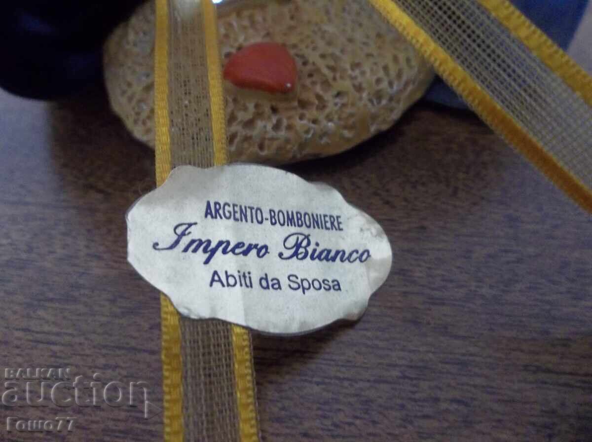 Licitație O figurină