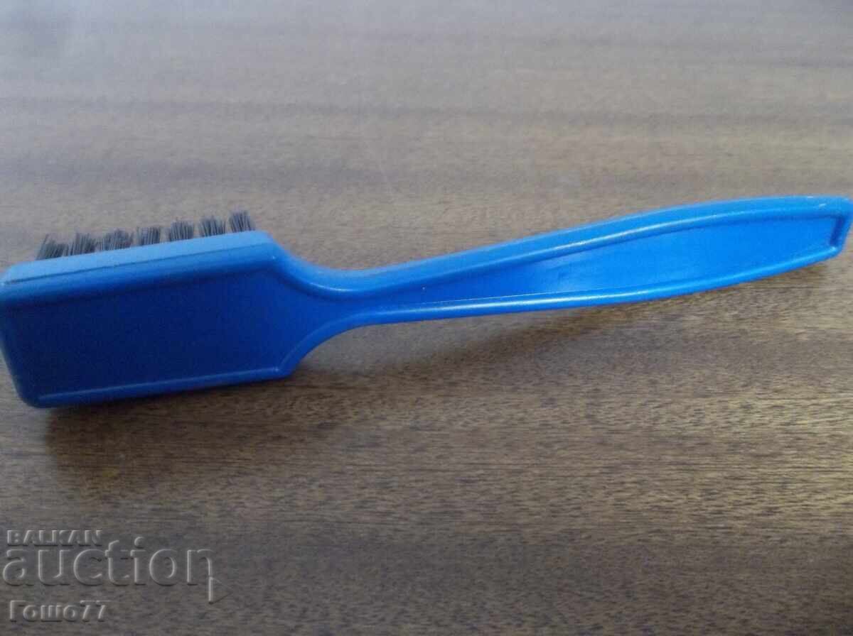 Brush with price 1.00 BGN | € 0.51
