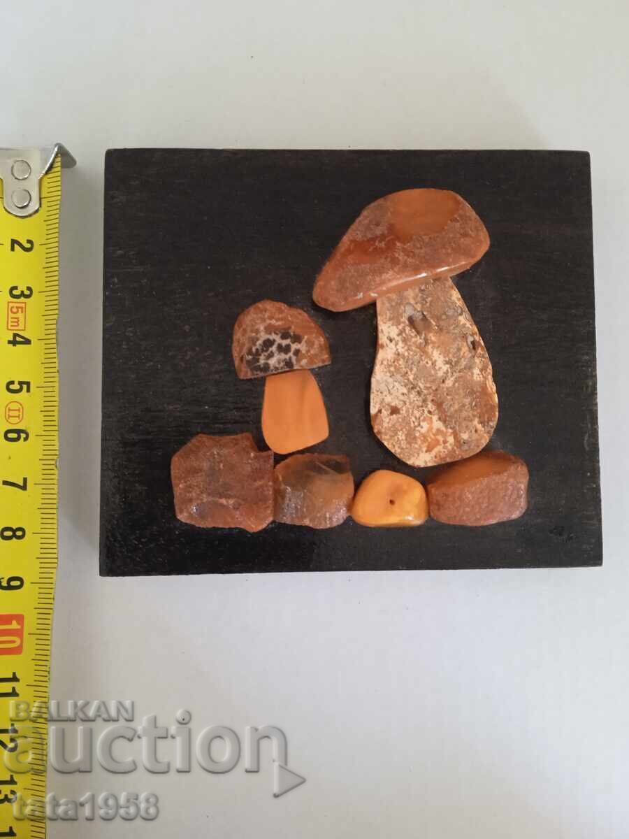 Картина с балтийски кехлибар 9.,0*10,5 см