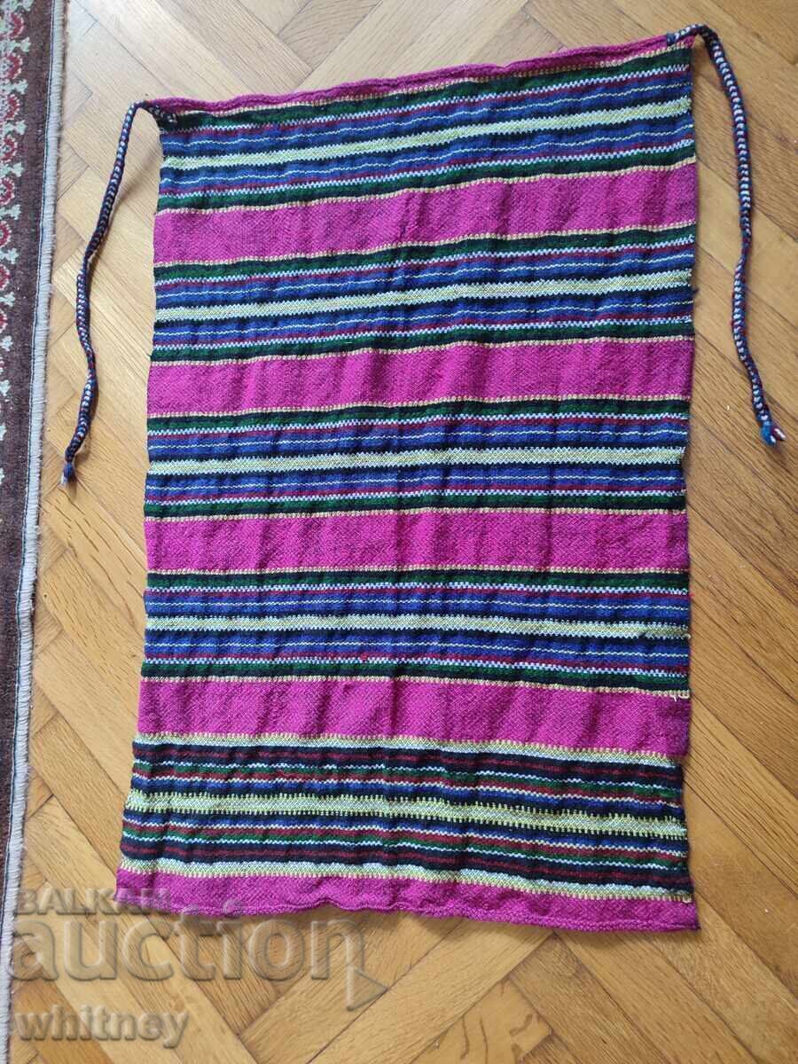 Licitație Un șorț vechi Licitație Un șorț vechi