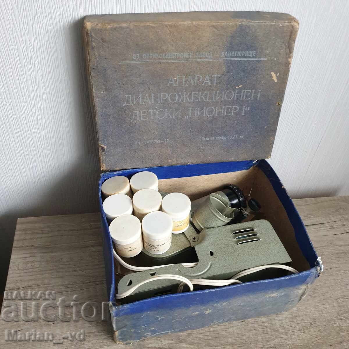 Projector with 7 children's films for projection - 7 Projector with 7 children's films for projection - 7