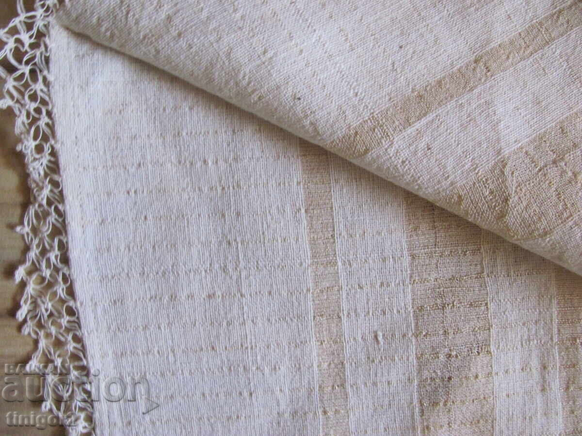 Auction 19th century linen towels with hand-crocheted lace - 2 pieces Auction 19th century linen towels with hand-crocheted lace - 2 pieces