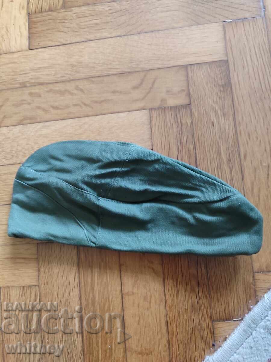 Căciulă militară 16 NRB cu preț 6.99 BGN | € 3.57 Căciulă militară 16 NRB cu preț 6.99 BGN | € 3.57