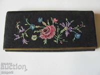 30-te Accesorii - broderie manuală, oglindă și pieptăn