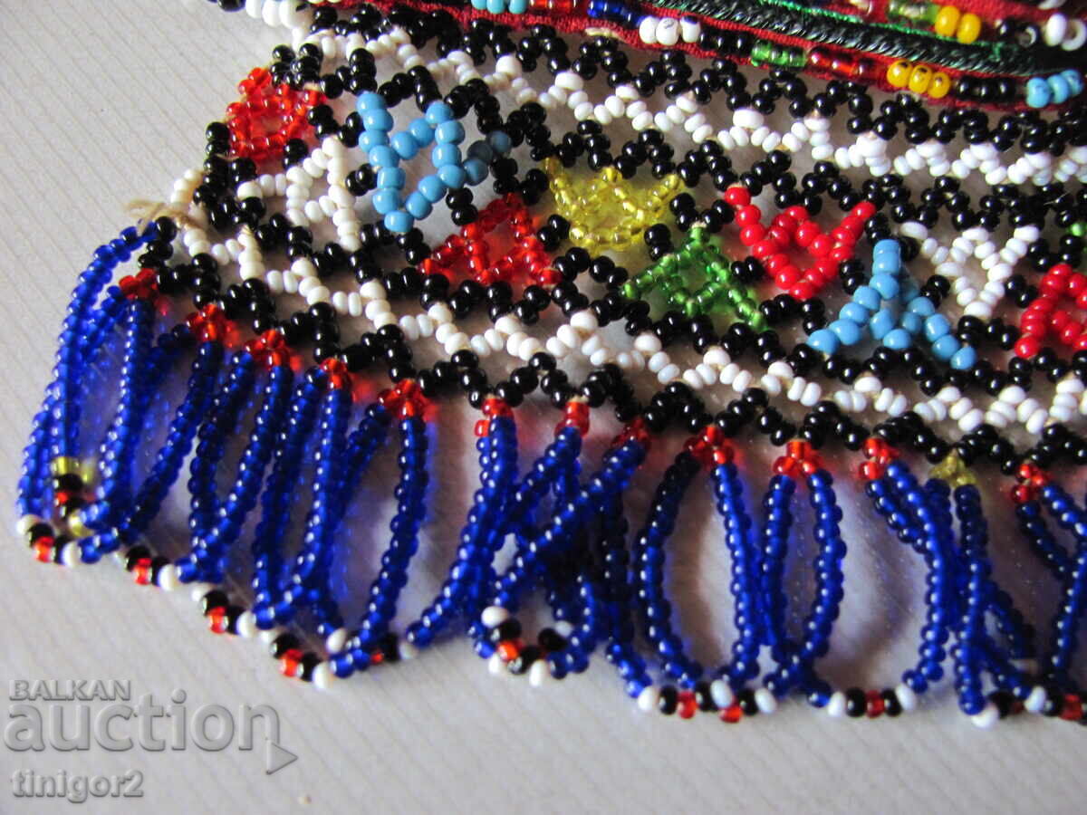 Delivery of Women's jewelry for traditional costume - glass beads