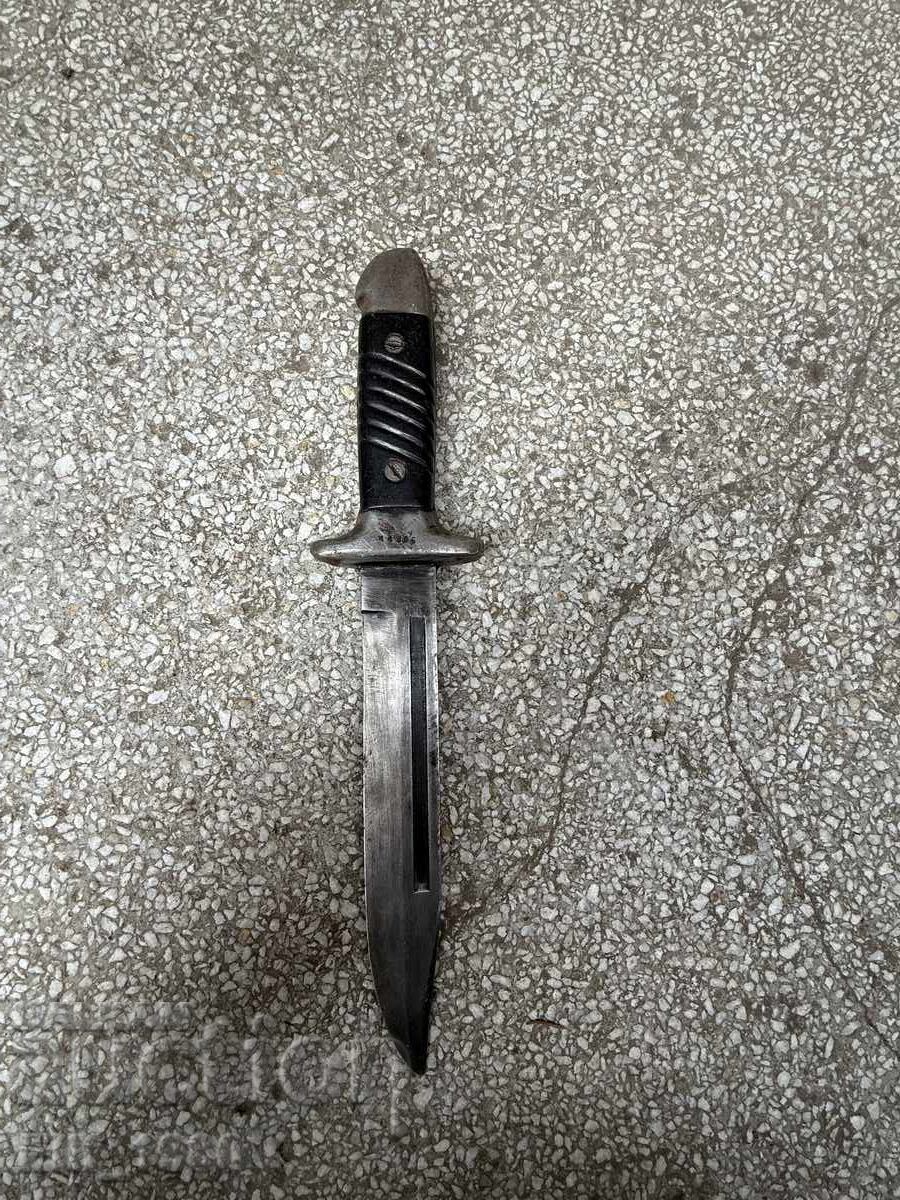 Нож на дневалния