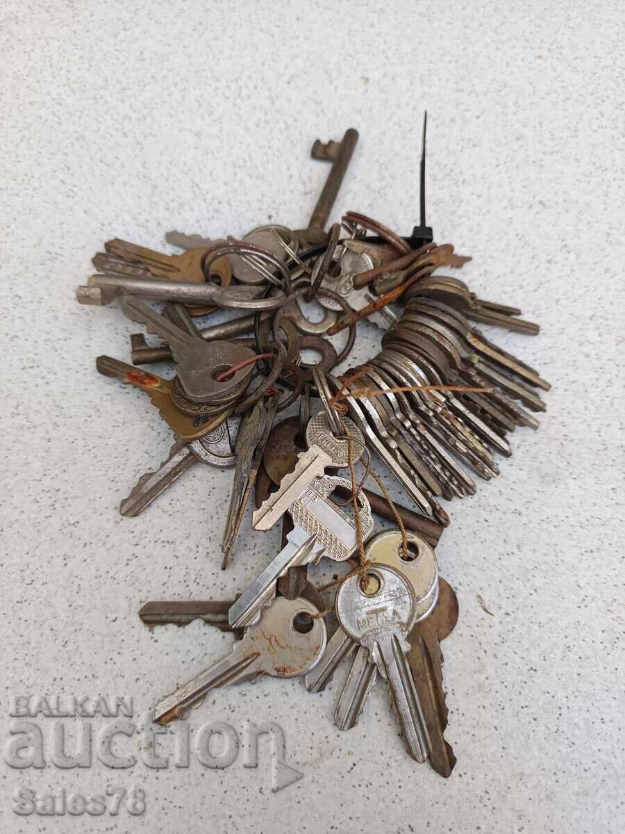 Old keys with price 10.00 BGN | € 5.11 Old keys with price 10.00 BGN | € 5.11