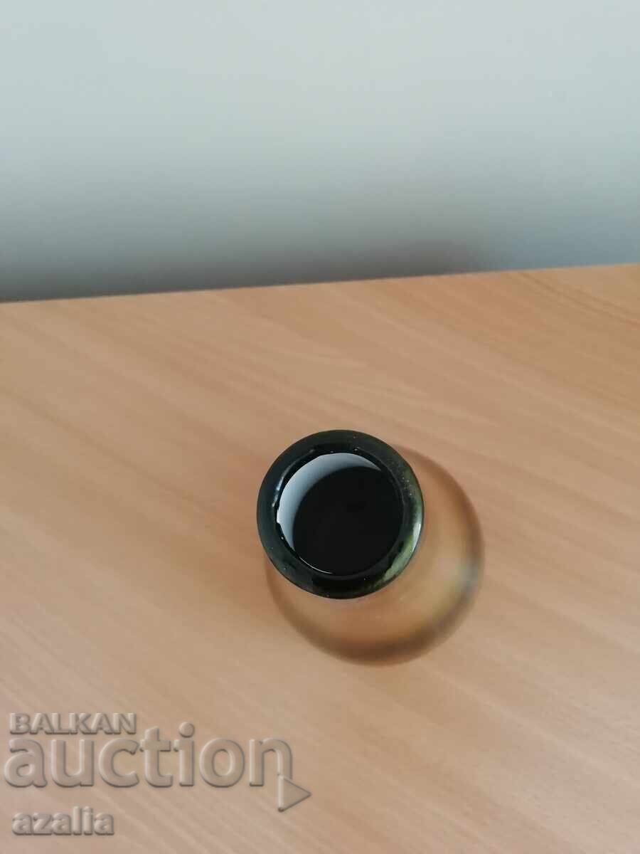 Auction  Beautiful flower vase