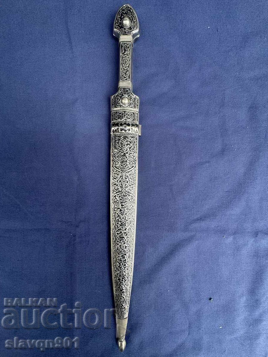 Pumnal caucazian Pumnal caucazian