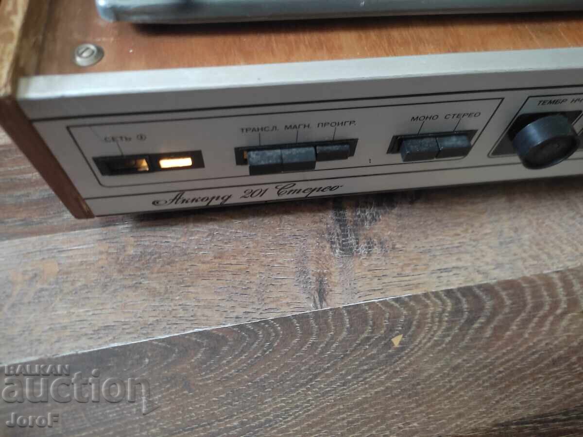 Pick-up Accord 201 rusesc cu două boxe cu preț 70.00 BGN | € 35.79