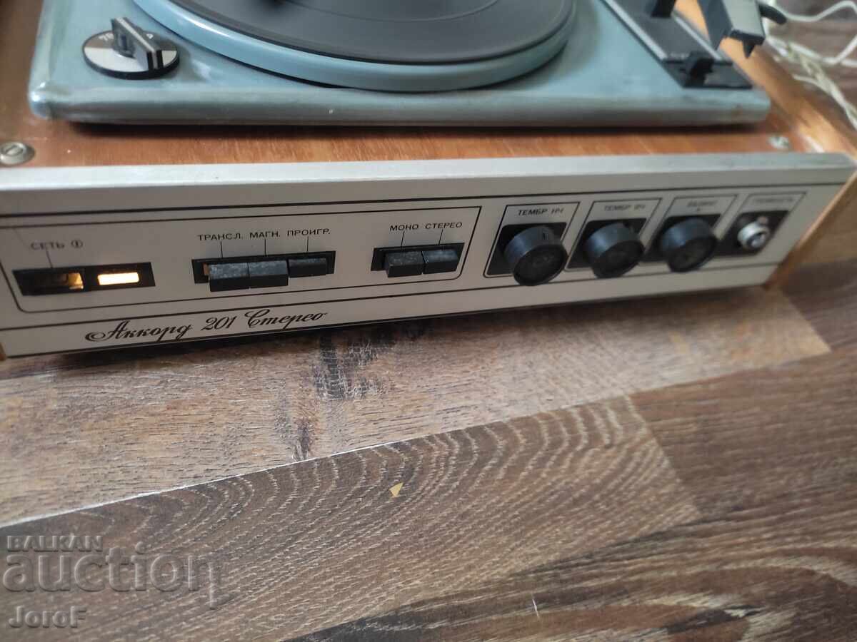 Licitație Pick-up Accord 201 rusesc cu două boxe