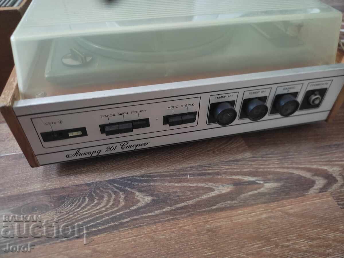 Pick-up Accord 201 rusesc cu două boxe - 5