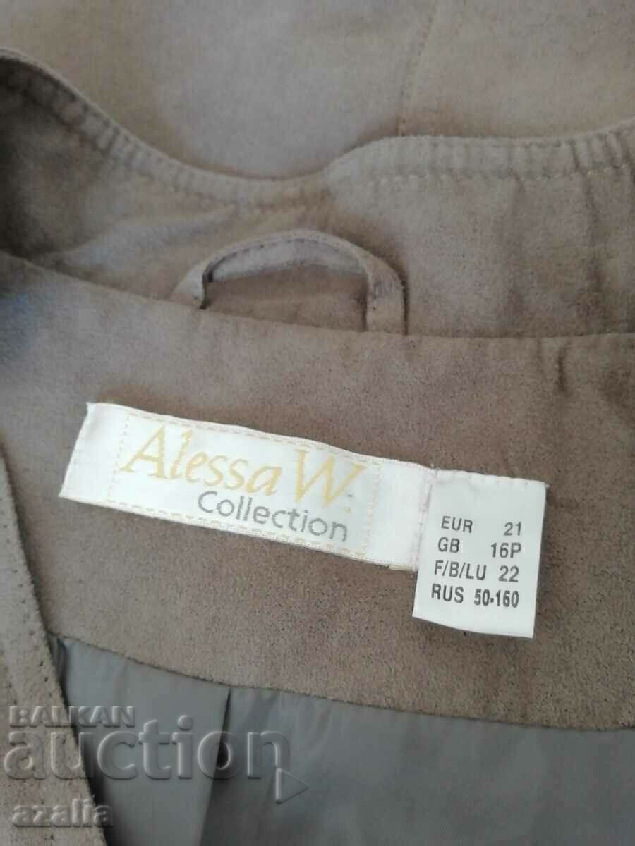 Auction  Women's beige jacket/coat