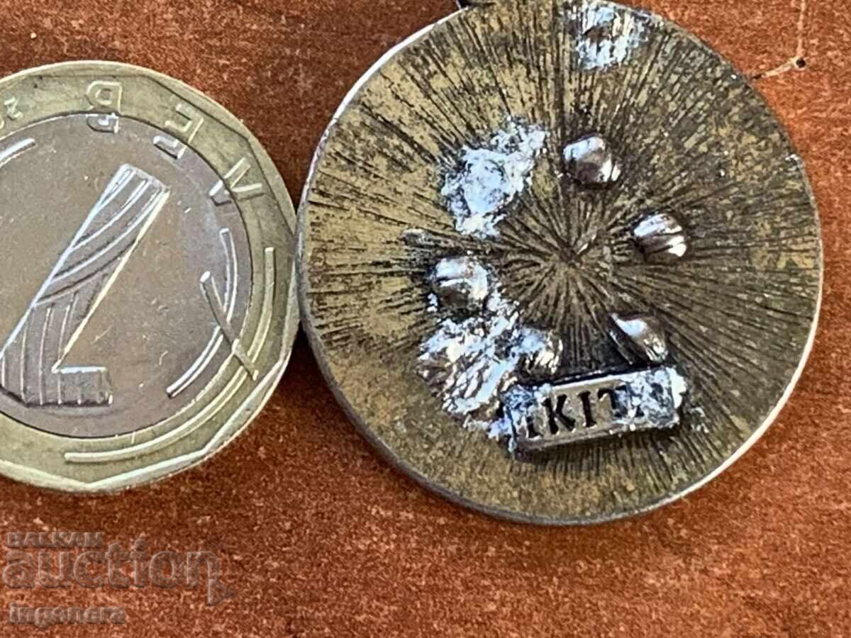 Παράδοση Κρεμαστό κόσμημα μενταγιόν