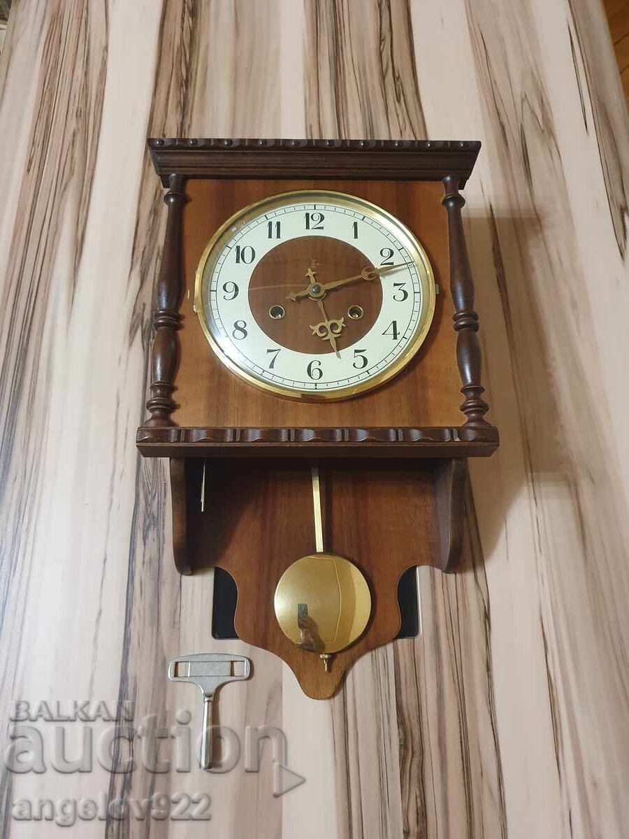 Немски стенен часовник FRANZ HERMLE РАБОТЕЩ с цена 5.50 лв. | € 2.81