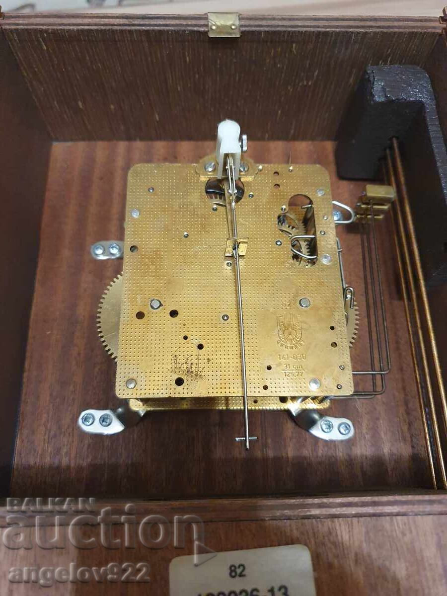 Аукцион Немски стенен часовник FRANZ HERMLE РАБОТЕЩ