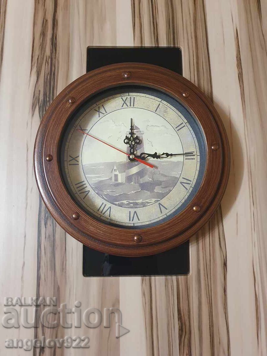 Beautiful wall clock WORKING with price 5.50 BGN | € 2.81