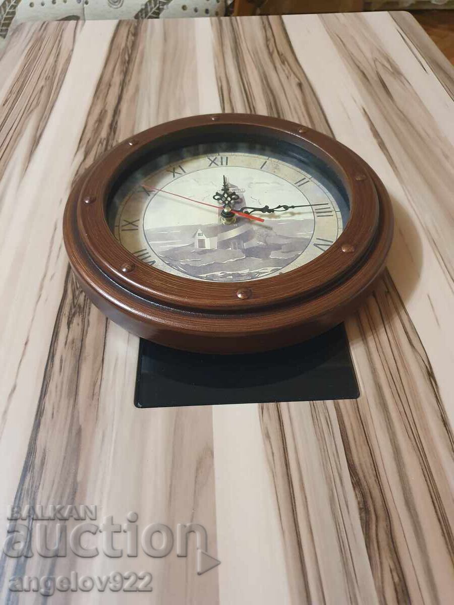 Auction  Beautiful wall clock WORKING