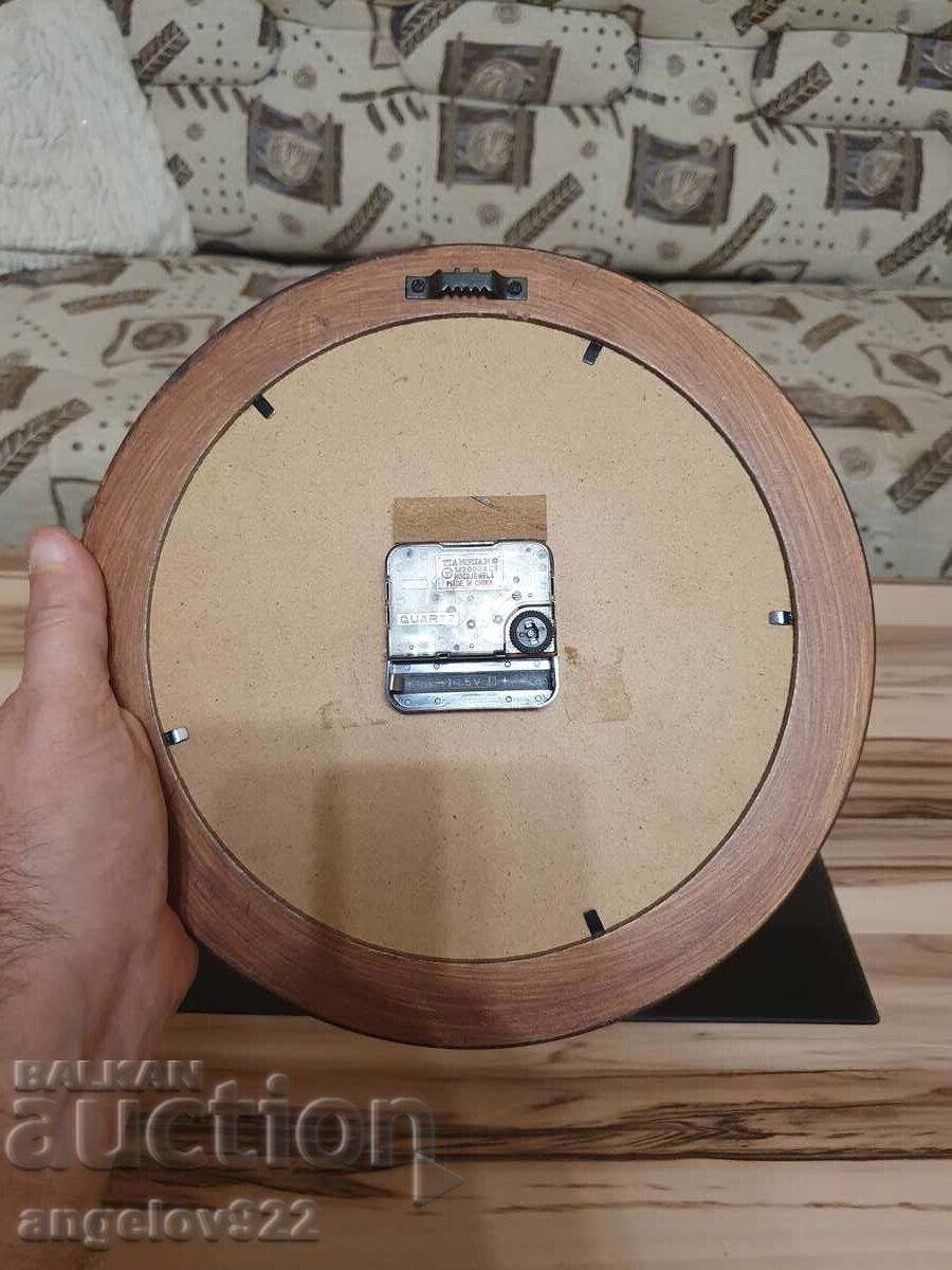 Delivery of Beautiful wall clock WORKING