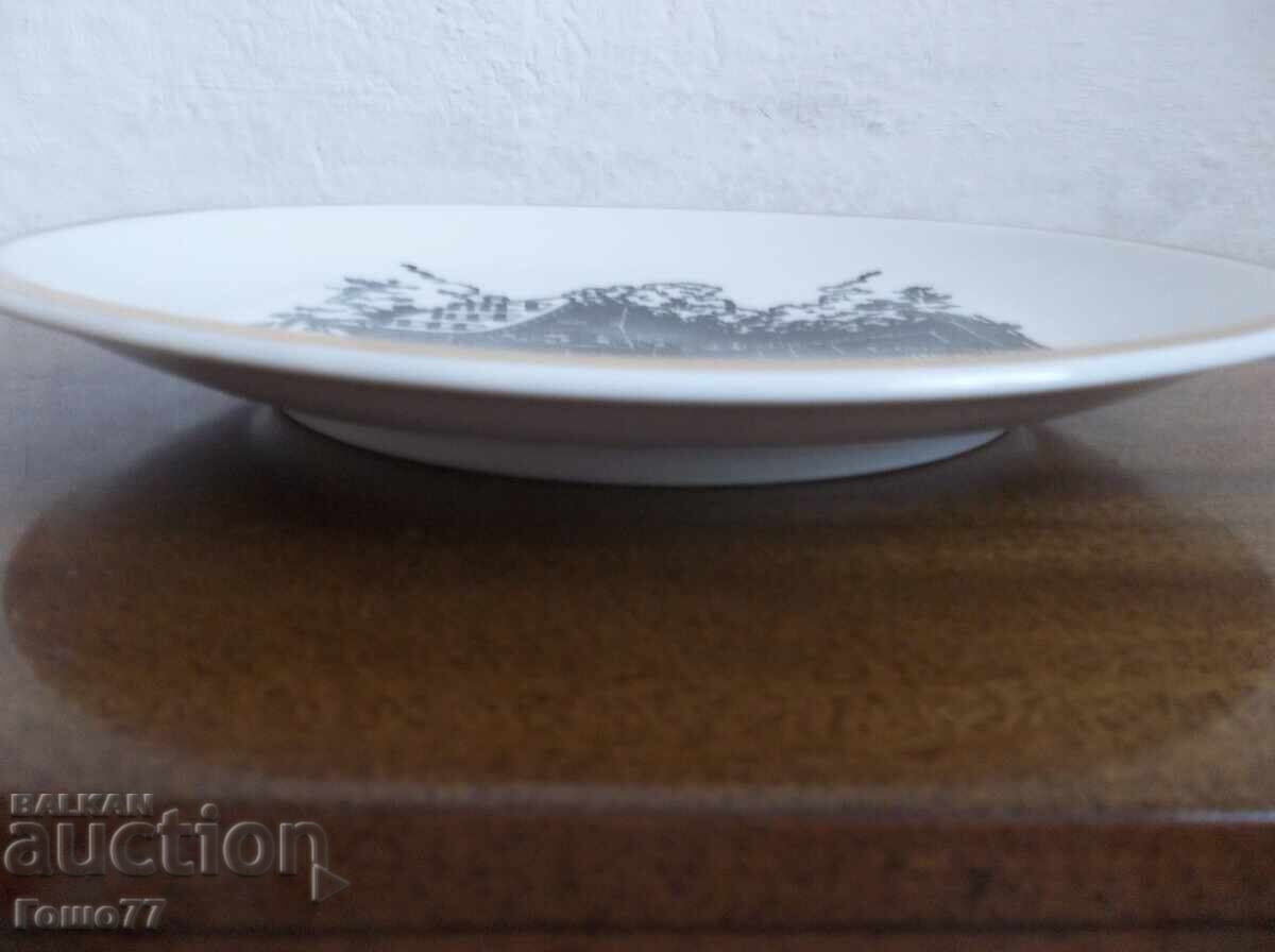 Auction  A plate