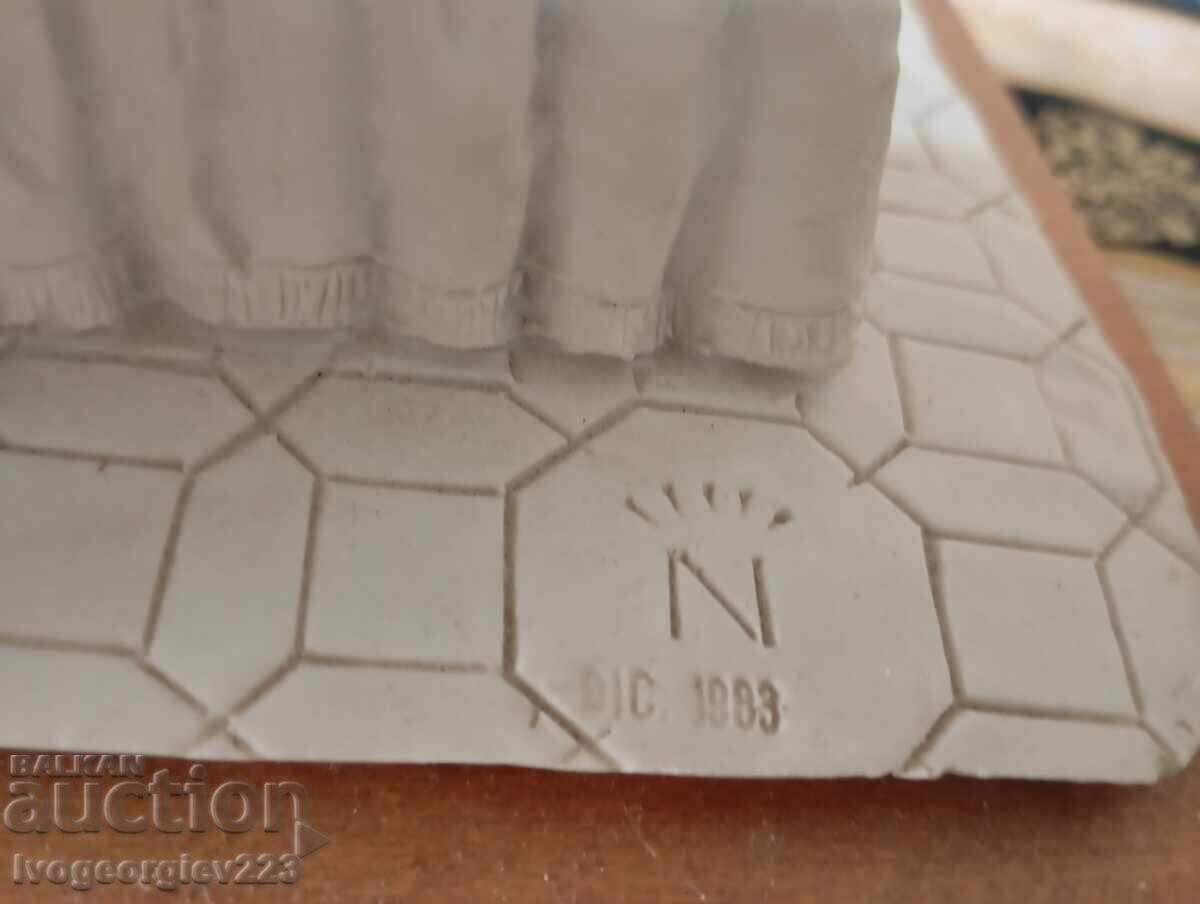 Licitație Statuetă, compoziție