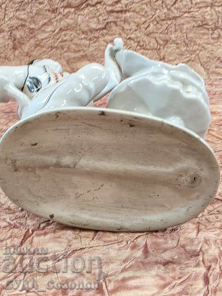 Порцеланова статуетка ръченица - мома и момък в носии - 6