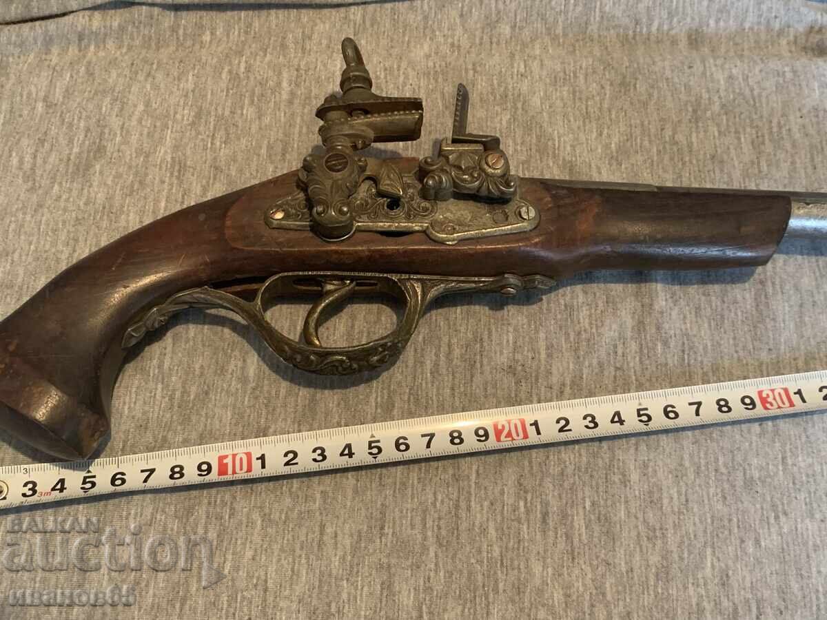 Replica vintage a unui pistol cu cremene cu preț 80.00 BGN | € 40.90 Replica vintage a unui pistol cu cremene cu preț 80.00 BGN | € 40.90